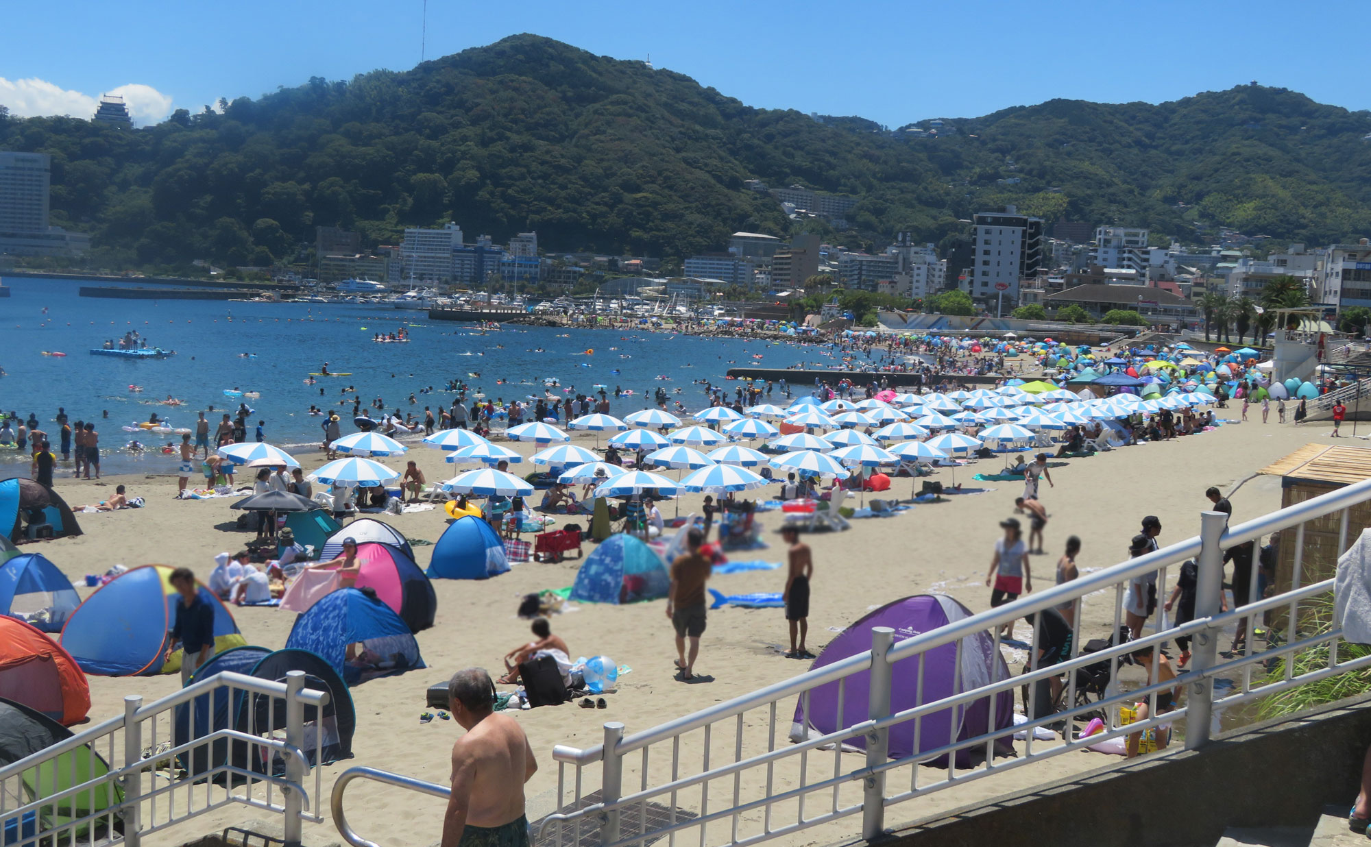 热海阳光海滩水上乐园 (2024) 遮阳伞