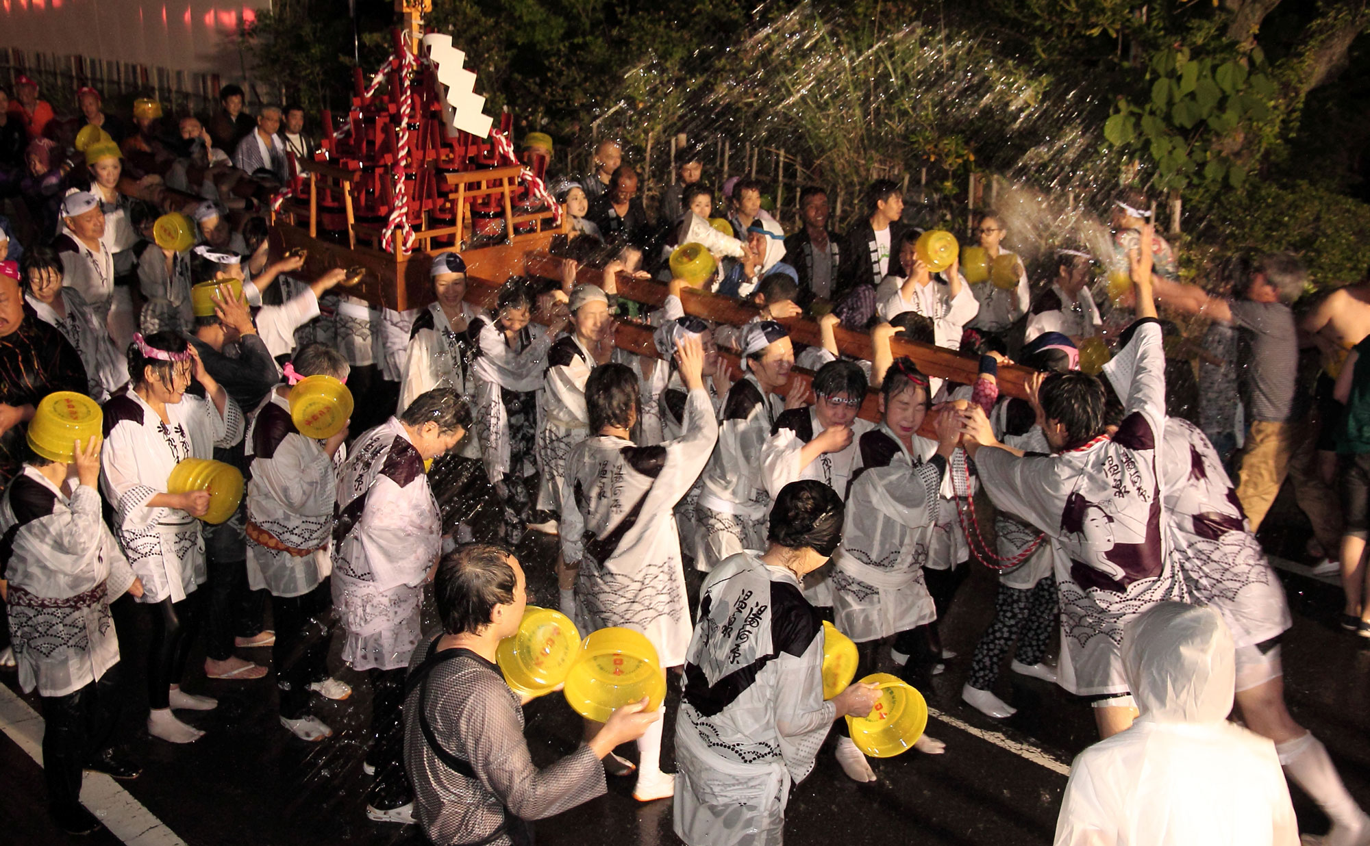 Yugawara Onsen Yukake Festival Pour hot water in a bucket